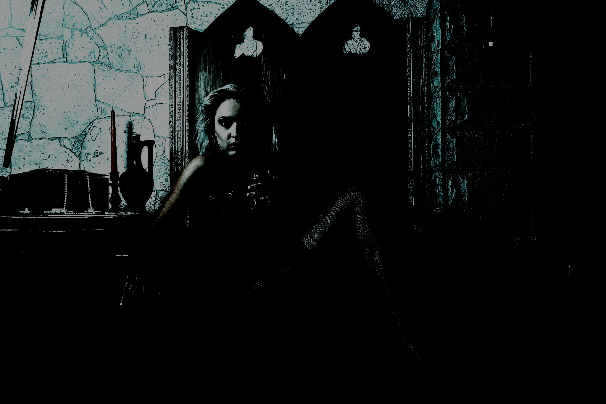 gothic girl with skull