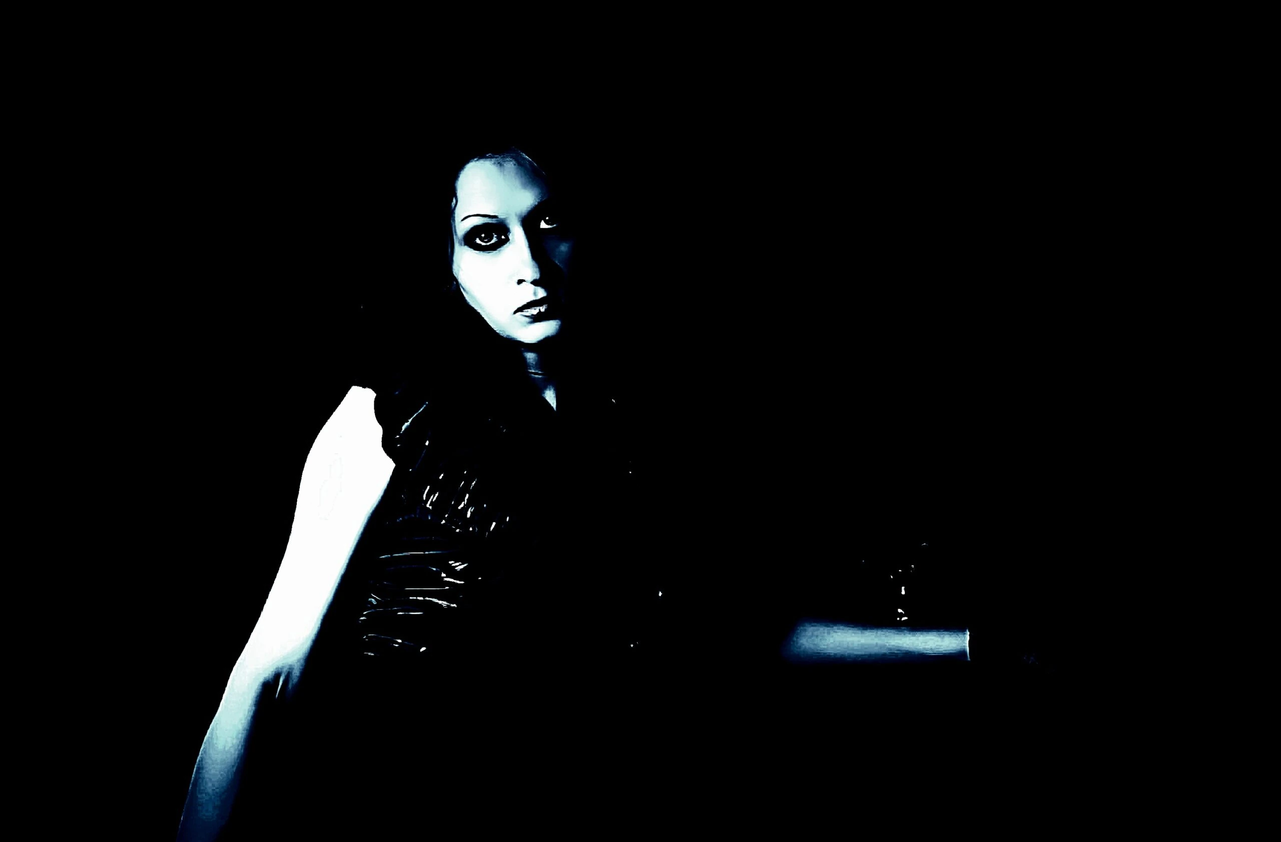 Edgy Gothic Parasol Look: A Dance Between Shadows and Style